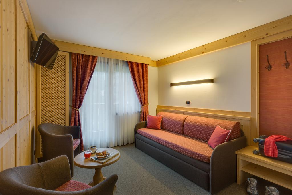 Hotel Antares Σέλβα ντι Βαλ Γκαρντένα Δωμάτιο φωτογραφία